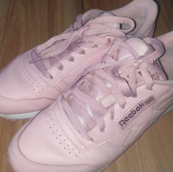 Reebok Classic Leather shoes in size 7 - Picture 3 of 4
